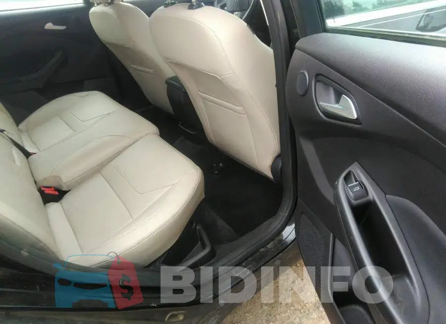 1FADP3N2XFL215312 Photo# 8