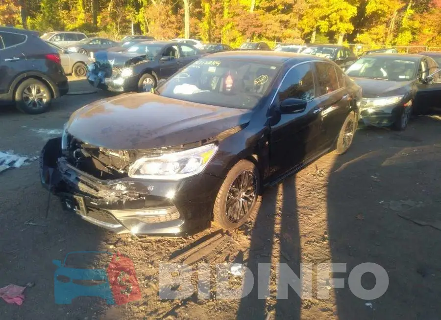 1HGCR2F18HA274942 Photo# 2