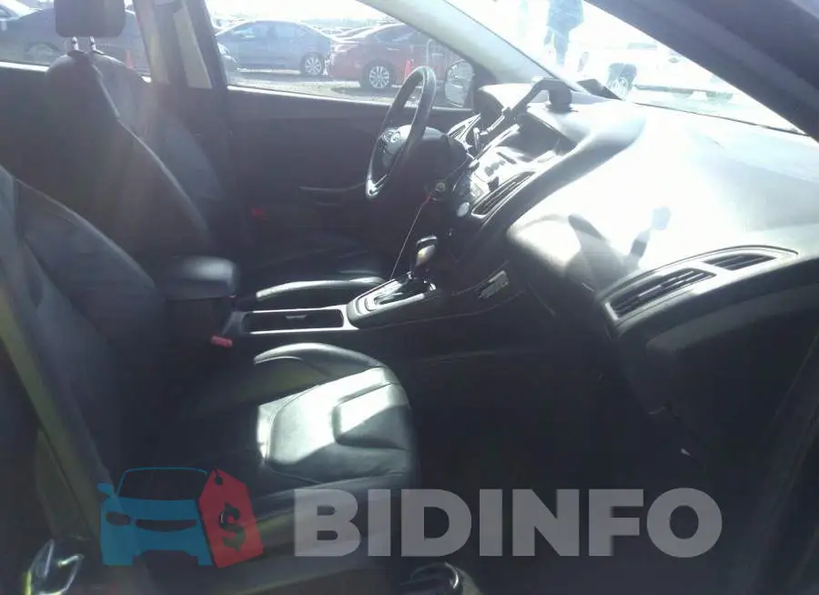1FADP3F23GL328812 Photo# 5