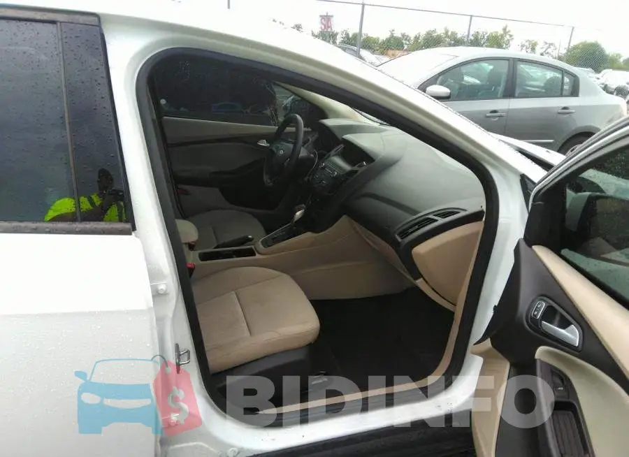 1FADP3FE3JL330271 Photo# 5