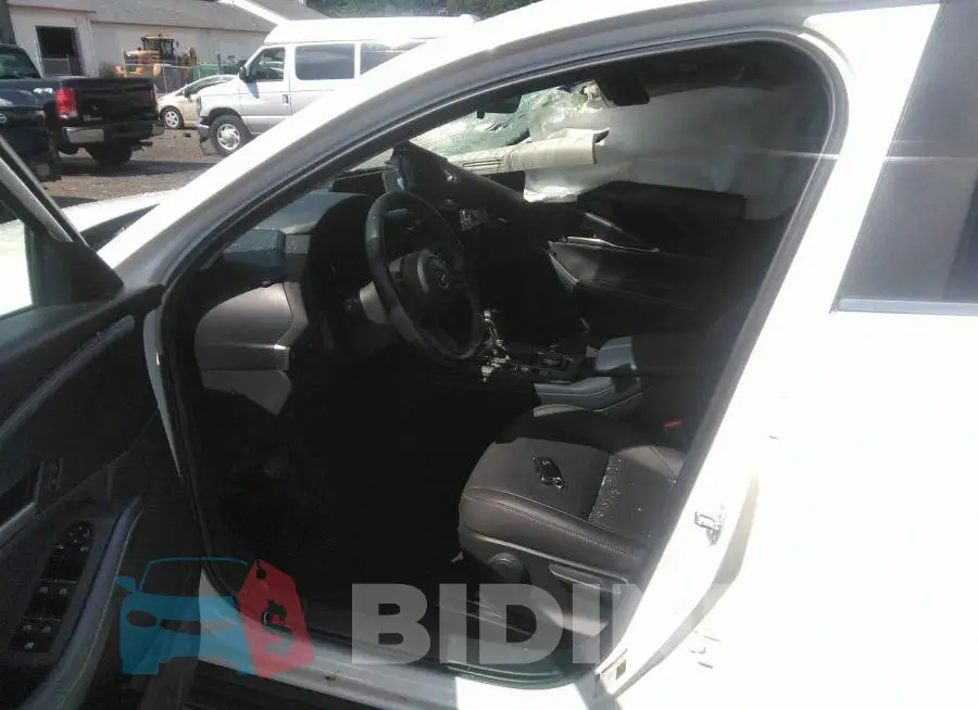 3MVDMBBL2MM212764 Photo# 5