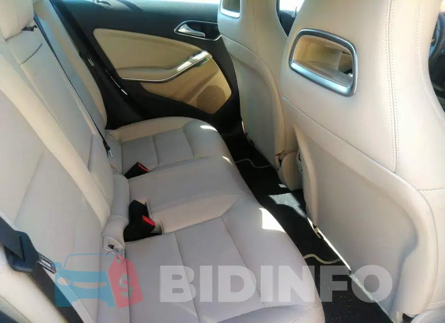WDDSJ4EB4JN650614 Photo# 8