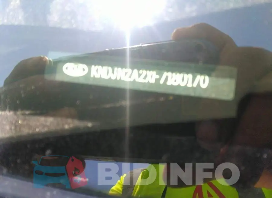 KNDJN2A2XF7180170 Photo# 9