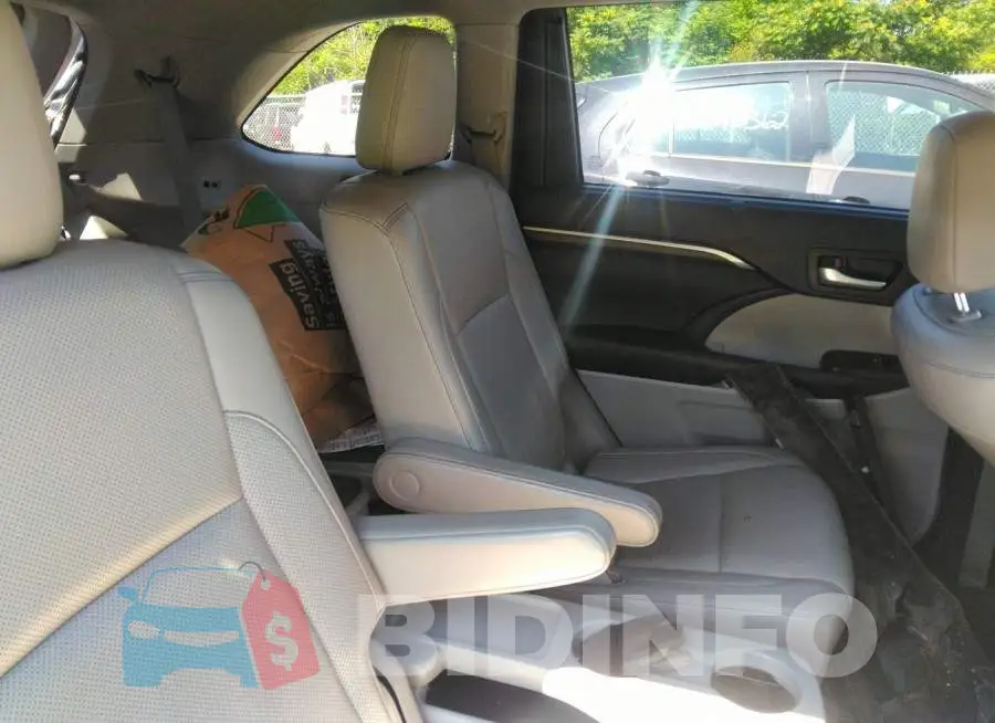 5TDDCRFH2FS010982 Photo# 8