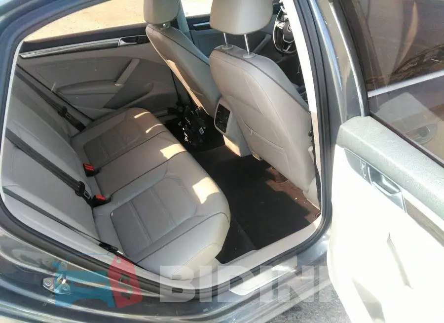 1VWBS7A37GC012513 Photo# 8