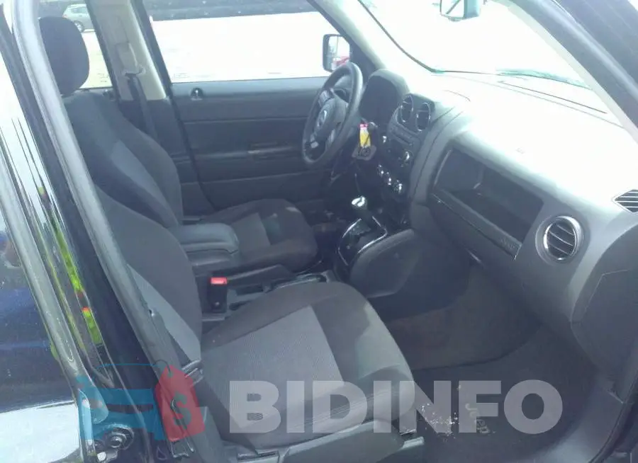 1C4NJPBB9GD676833 Photo# 5