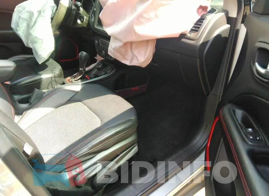 3C4NJDDB9LT119078 Photo# 5