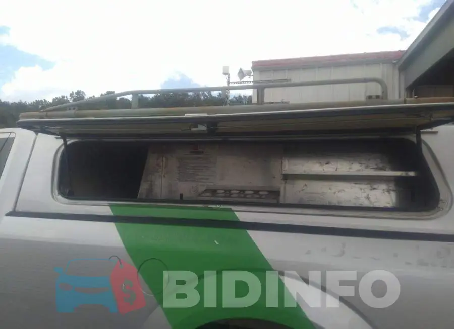 1FTNF1CF9GKE51226 Photo# 8