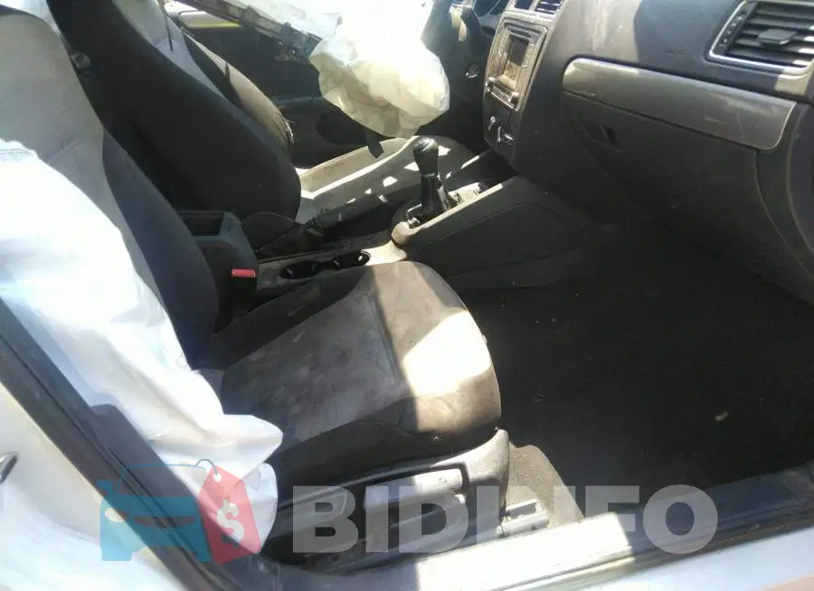 3VW167AJ1HM214410 Photo# 5
