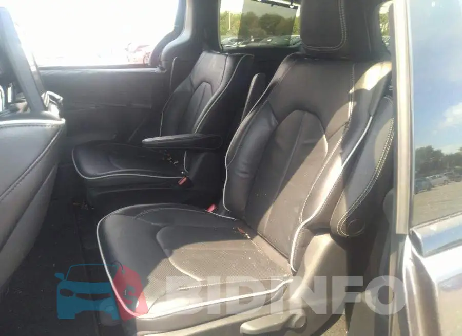 2C4RC1N77LR288152 Photo# 8