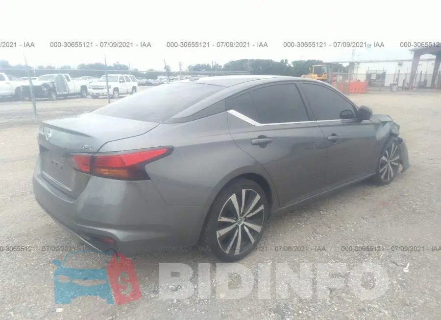 1N4BL4CV1KC139995 Photo# 4