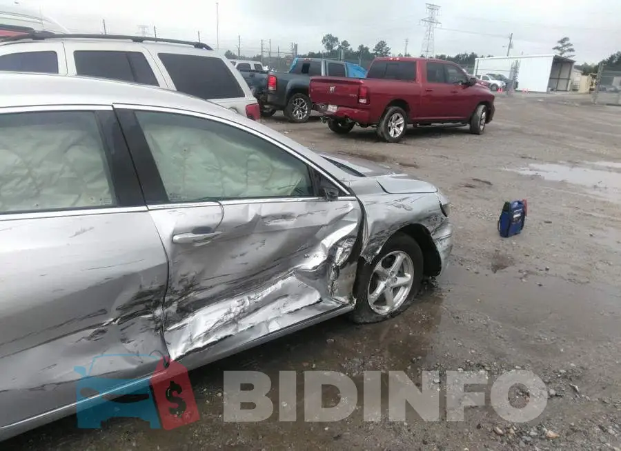 1G1ZB5ST8HF190332 Photo# 6
