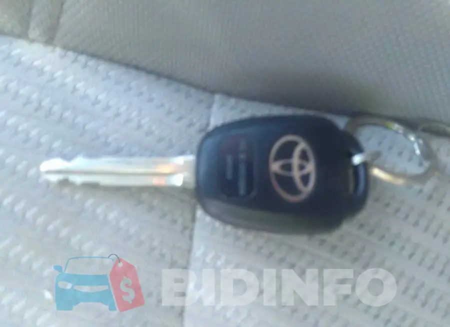 4T1BF1FK1HU806497 Photo# 11