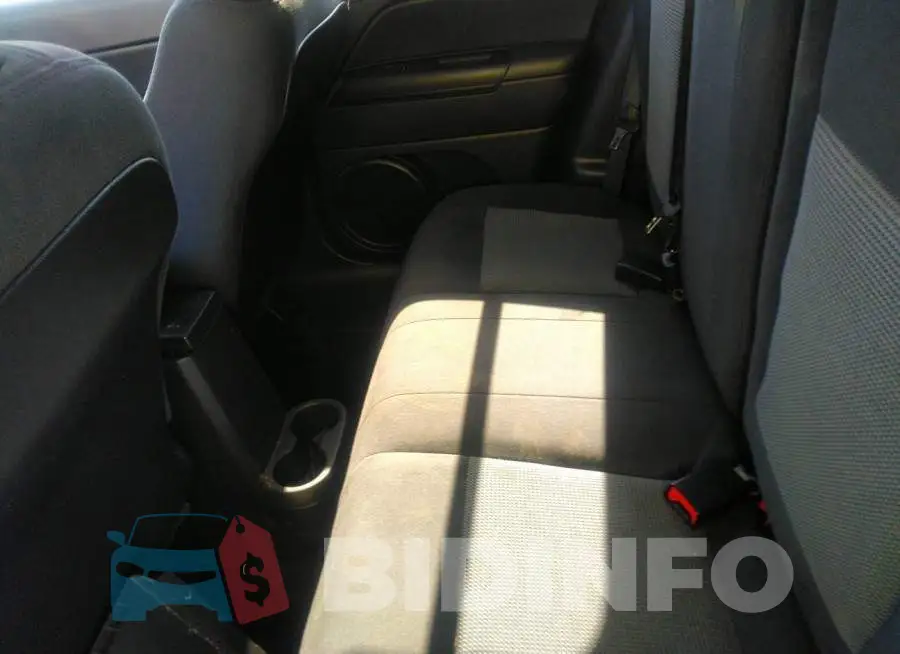 1C4NJPFB2GD502578 Photo# 8