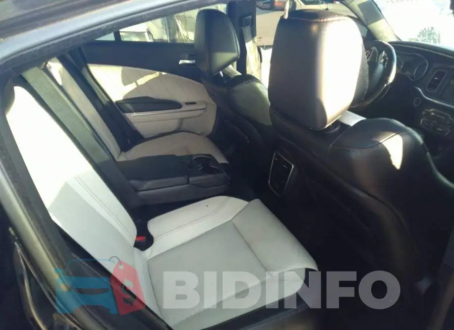 2C3CDXJG2GH160963 Photo# 8
