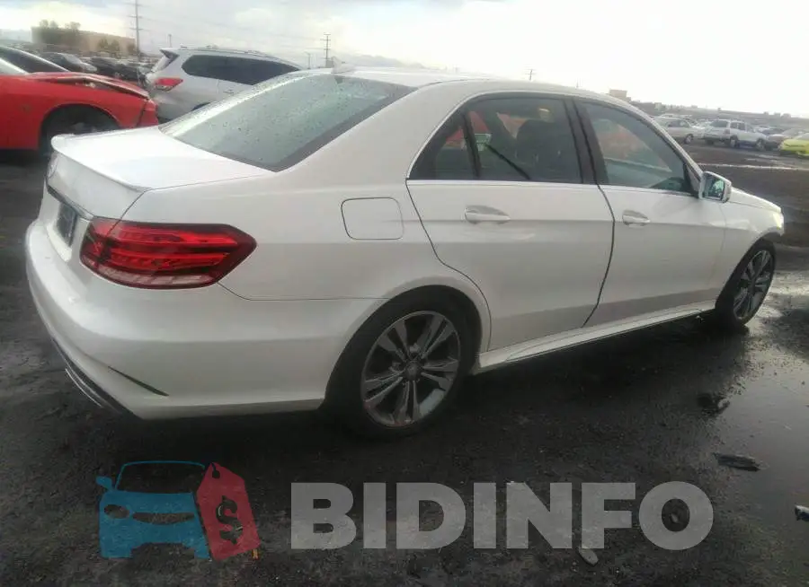 WDDHF5KB4FB100487 Photo# 4