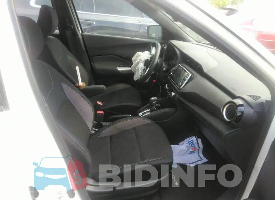 3N1CP5CU2JL523886 Photo# 5