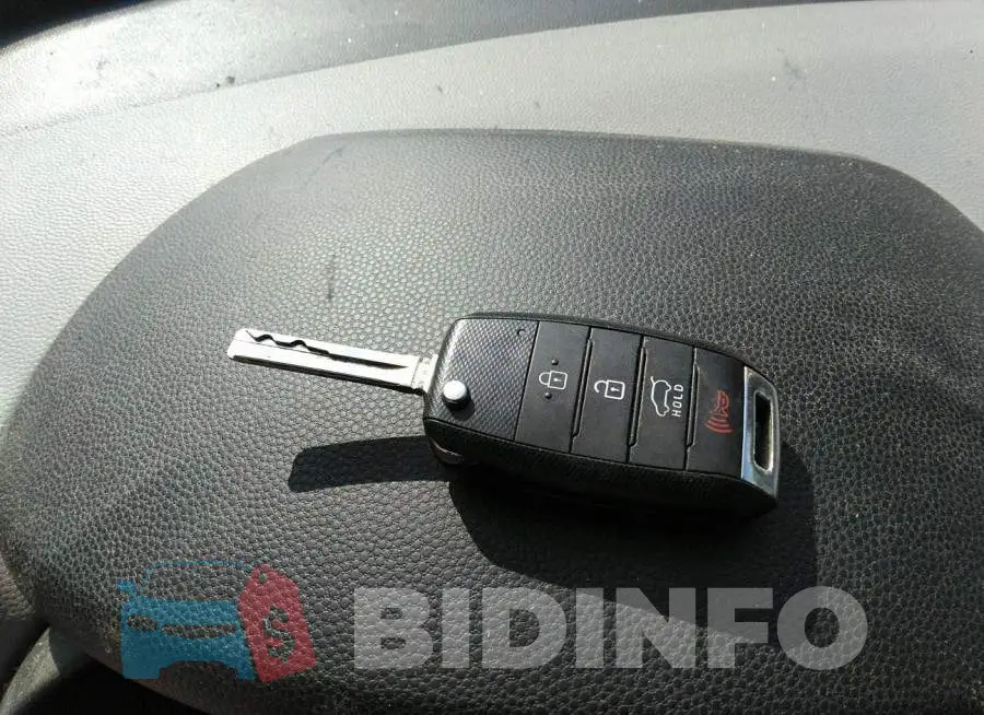 KNDJN2A2XJ7890291 Photo# 11