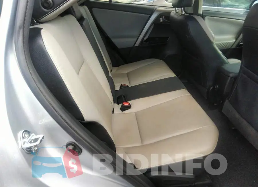 2T3YFREV8HW342121 Photo# 8