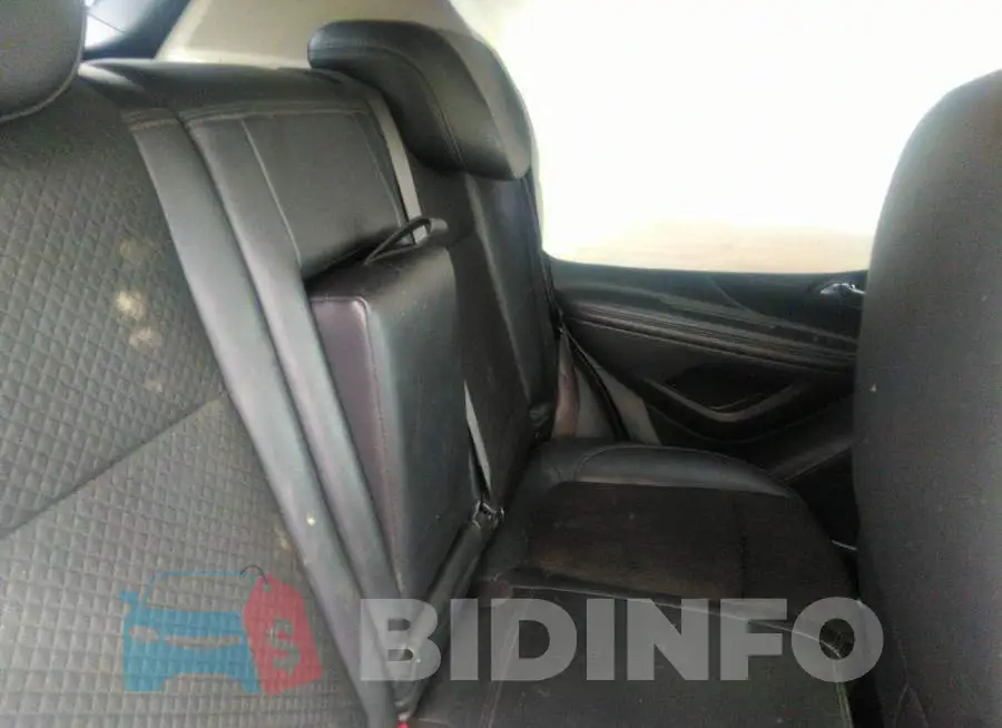 KL4CJASB1JB700589 Photo# 8