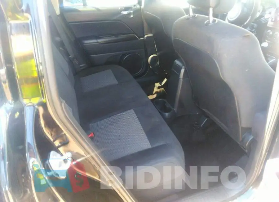 1C4NJCBA7FD190892 Photo# 8