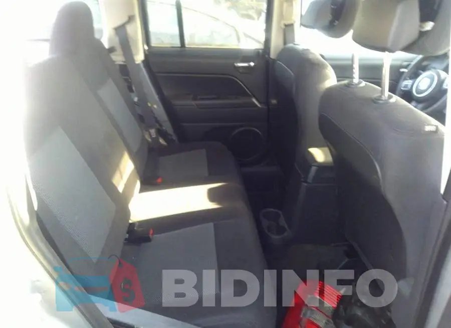 1C4NJPBA1GD698252 Photo# 8