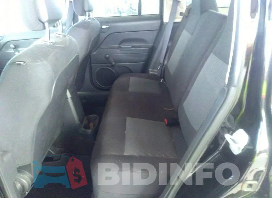 1C4NJPBB0GD554376 Photo# 8