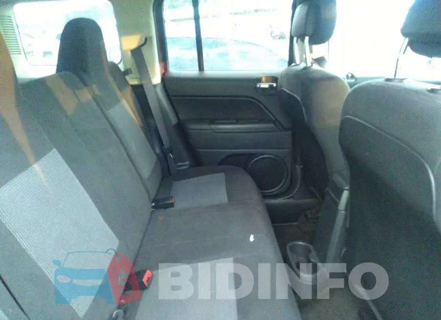 1C4NJPBB1HD156966 Photo# 8