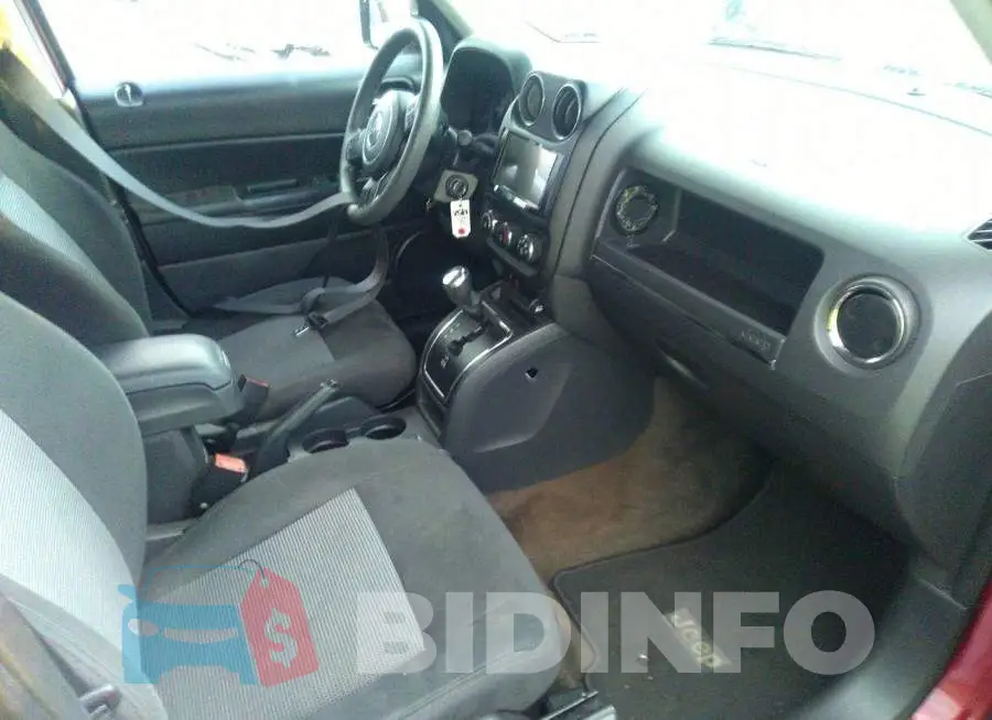 1C4NJPBB1HD156966 Photo# 5