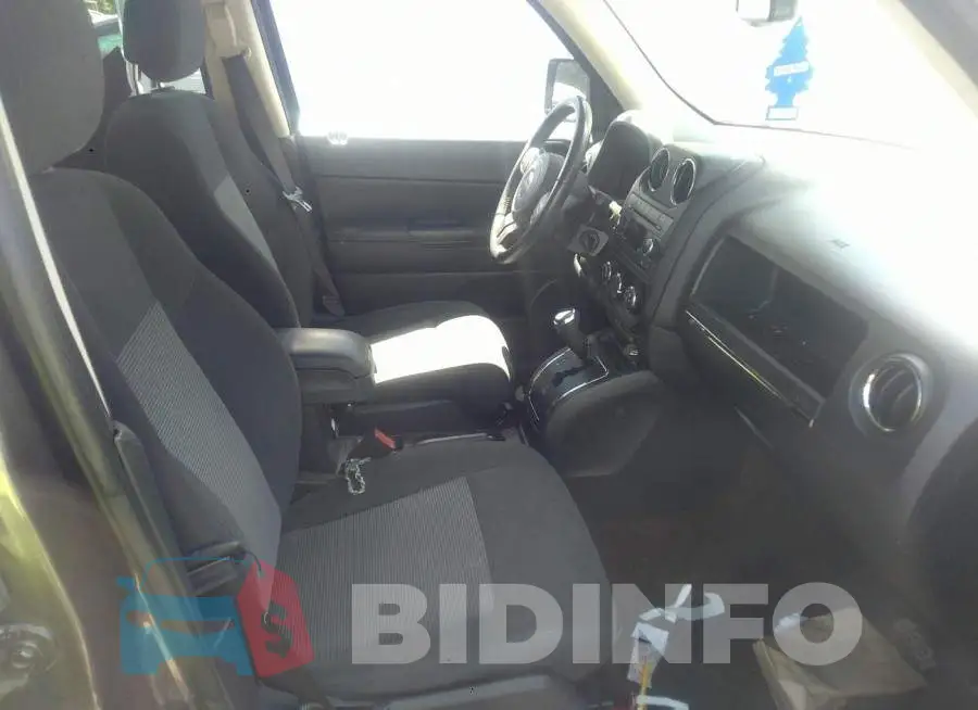 1C4NJRFB8GD616368 Photo# 5