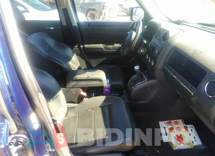 1C4NJRFBXFD249374 Photo# 5