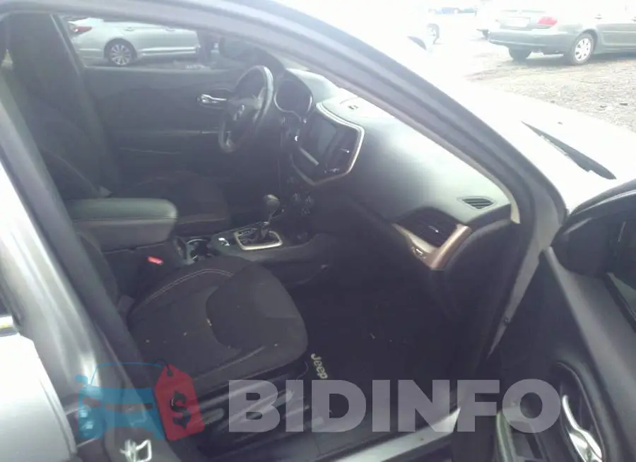 1C4PJLCB2FW660993 Photo# 5