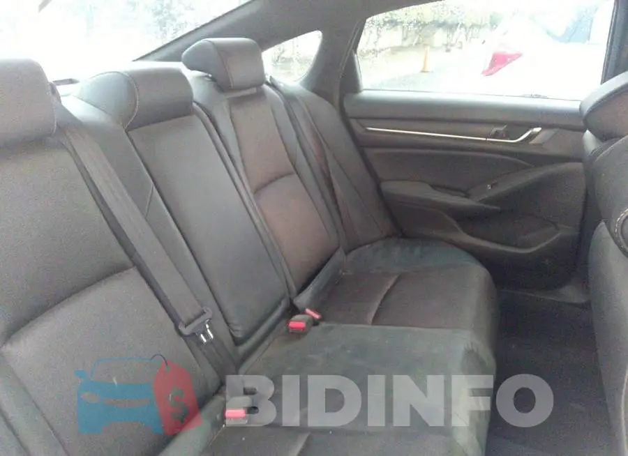 1HGCV2F33JA040484 Photo# 8