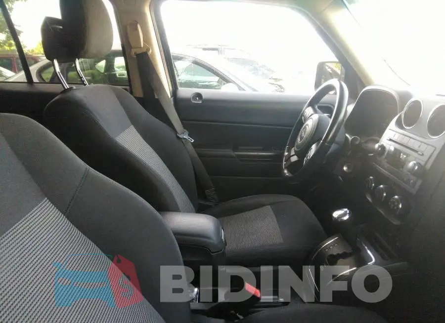 1C4NJRFB0GD608376 Photo# 5