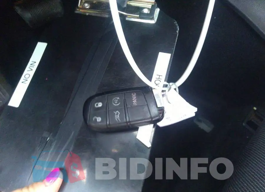 2C3CDXBG5FH795768 Photo# 11