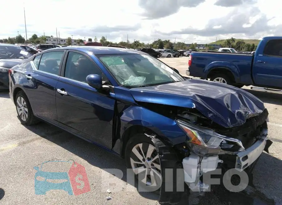 1N4BL4BV1KC130585 Photo# 1