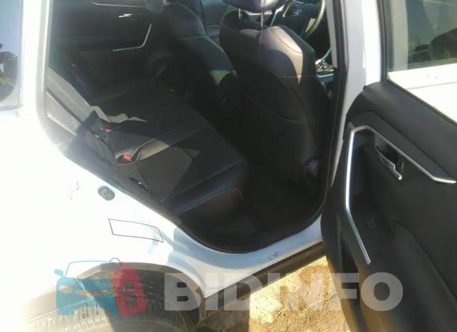 2T3C1RFV6KW049607 Photo# 8