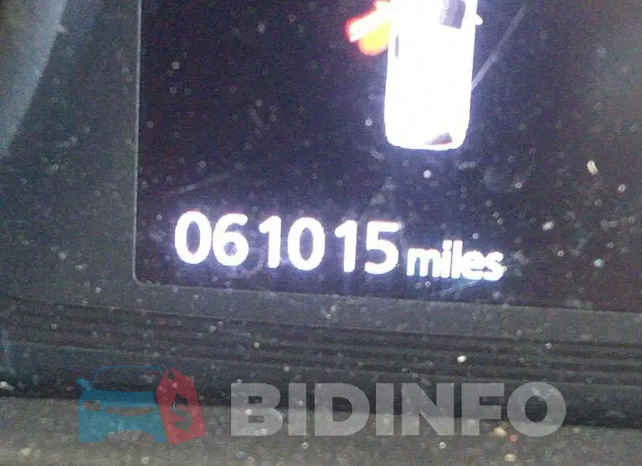 JA4AD3A32KZ018737 Photo# 7