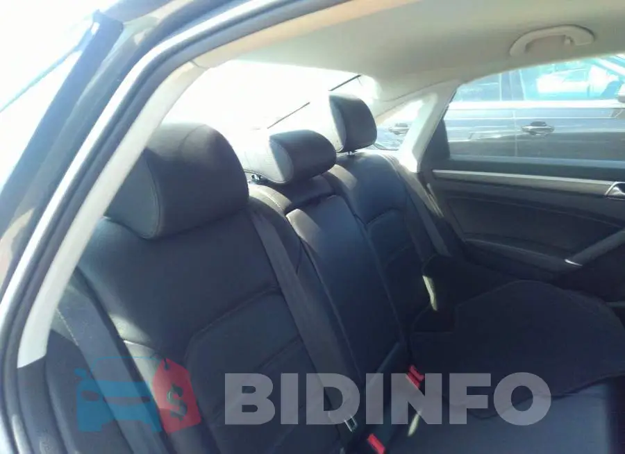 1VWDT7A31HC076392 Photo# 8