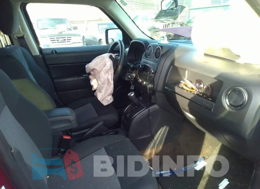 1C4NJPBB9FD204551 Photo# 5