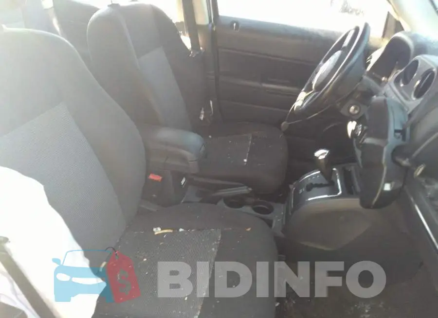 1C4NJPFB5FD296669 Photo# 5