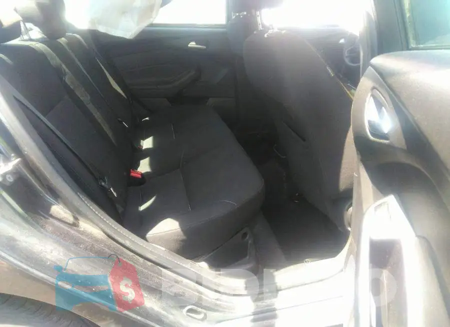1FADP3F28JL260708 Photo# 8