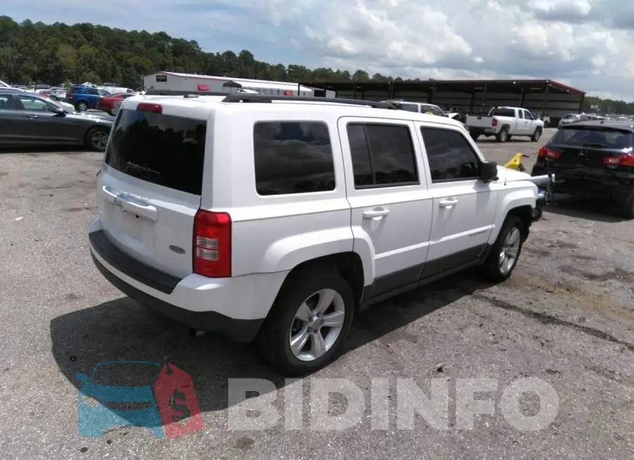 1C4NJPFB7GD649513 Photo# 4
