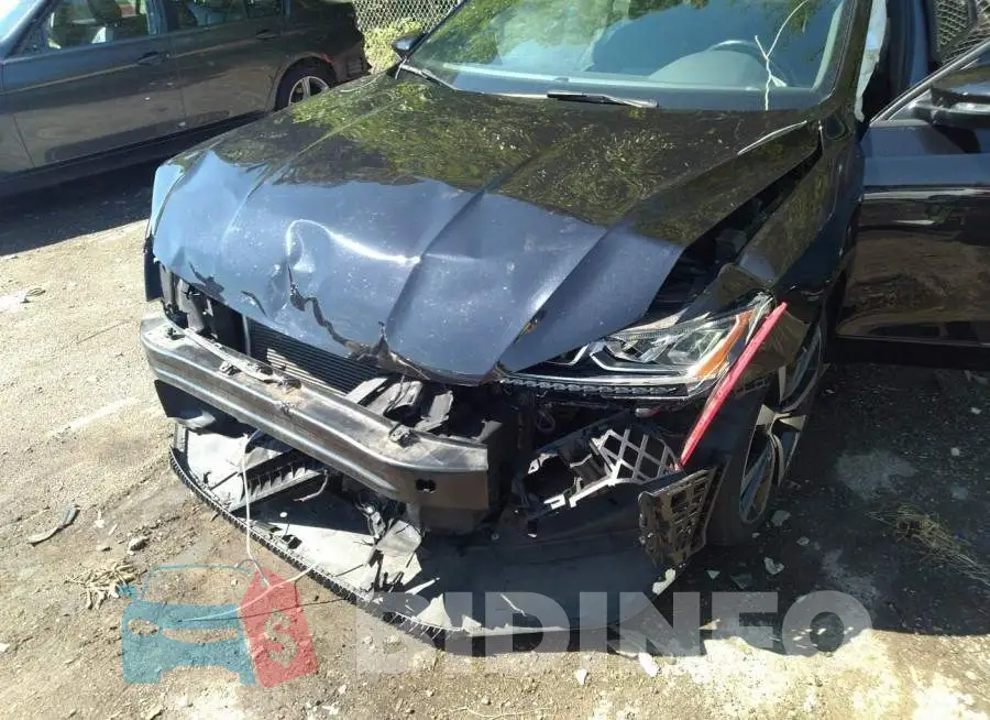 1VWJM7A30JC018697 Photo# 6