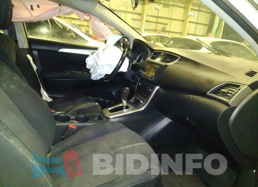 001AB7AP3FL667033 Photo# 5