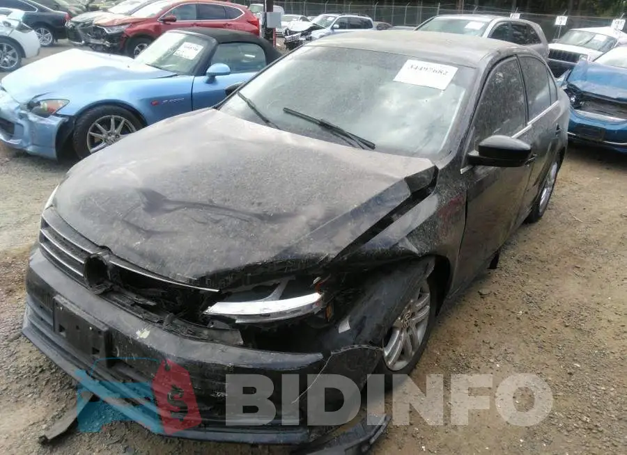 3VW2B7AJ0HM367635 Photo# 2