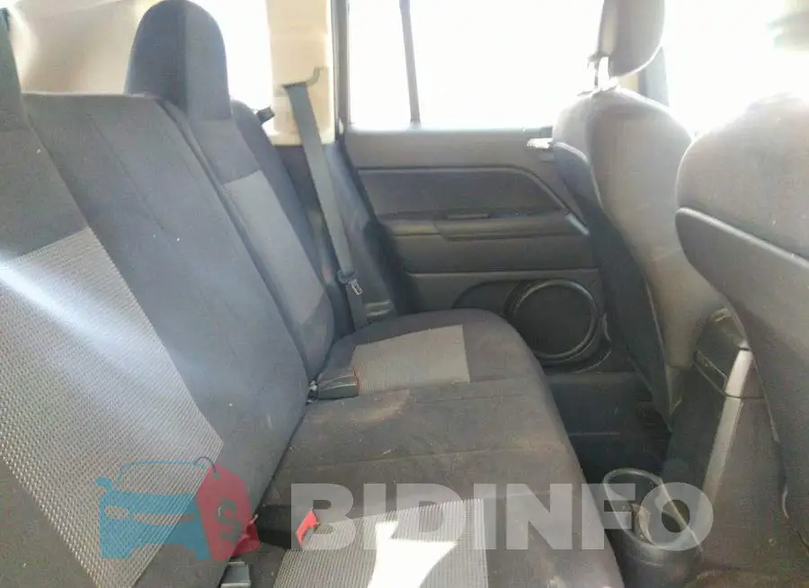 1C4NJCBA1FD313747 Photo# 8
