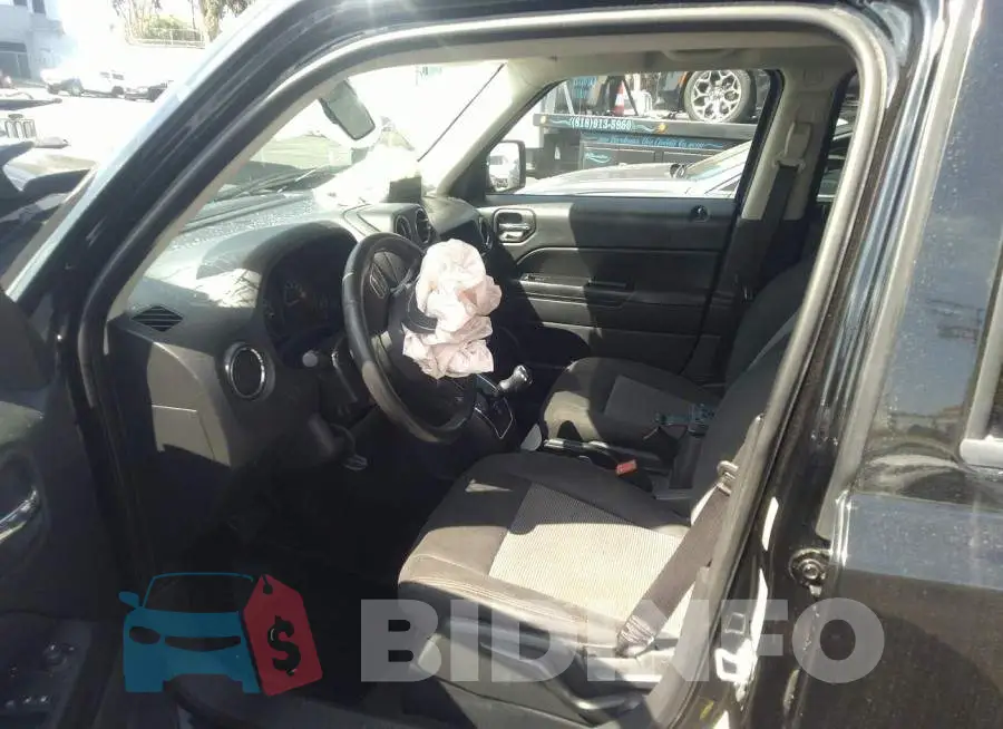 1C4NJPFB1FD118600 Photo# 5