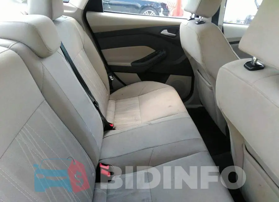 1FADP3F21GL300622 Photo# 8