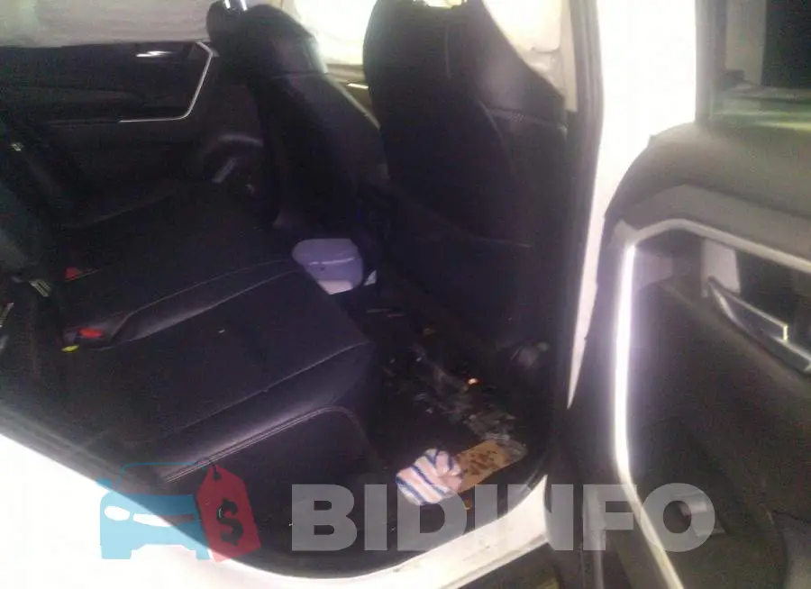 2T3A1RFV4MW158870 Photo# 8